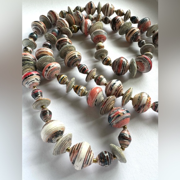 NWOT Handcrafted Handmade Rolled Colored Paper Beaded Necklace Women’s Jewelry - Picture 3 of 6